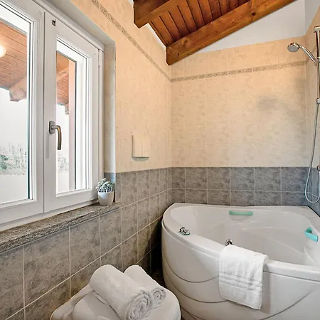 La Cascina Di Elma Few Meters From Lake - Happy Apartment *